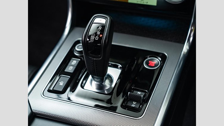2021 認定中古車 Jaguar XE サントリーニブラック D200 AWD（オートマチック）MHEV 4 door Saloon R-DYNAMIC S