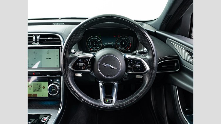 2021 認定中古車 Jaguar XE サントリーニブラック D200 AWD（オートマチック）MHEV 4 door Saloon R-DYNAMIC S