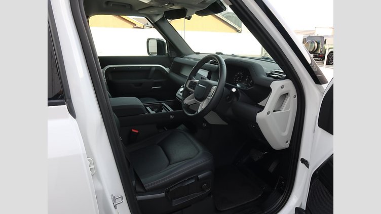2022 認定中古車 Land Rover Defender 110 フジホワイト D300 AWD（AT） S