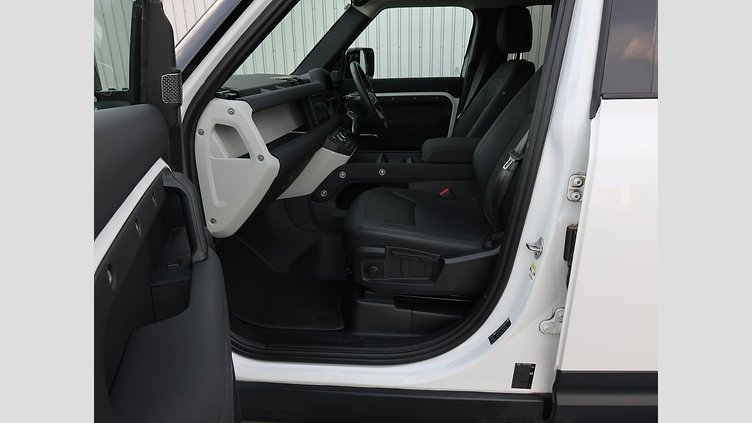 2022 認定中古車 Land Rover Defender 110 フジホワイト D300 AWD（AT） S