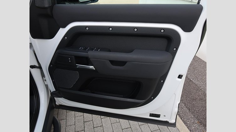 2022 認定中古車 Land Rover Defender 110 フジホワイト D300 AWD（AT） S