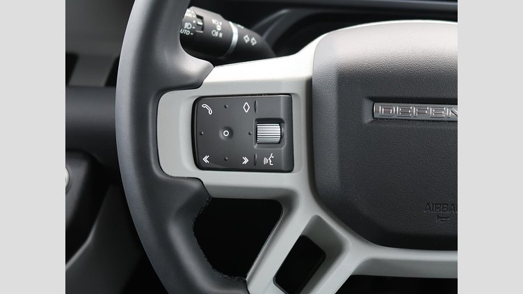 2022 認定中古車 Land Rover Defender 110 フジホワイト D300 AWD（AT） S