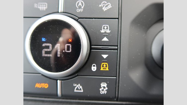 2022 認定中古車 Land Rover Defender 110 フジホワイト D300 AWD（AT） S