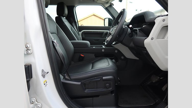 2022 認定中古車 Land Rover Defender 110 フジホワイト D300 AWD（AT） S