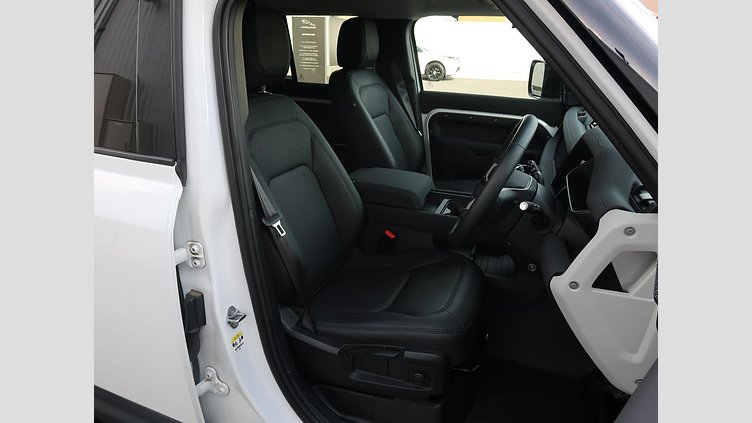 2022 認定中古車 Land Rover Defender 110 フジホワイト D300 AWD（AT） S