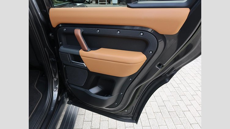2023 認定中古車 Land Rover Defender 110 カルパチアングレイ D300 AWD（AT） X-DYNAMIC HSE