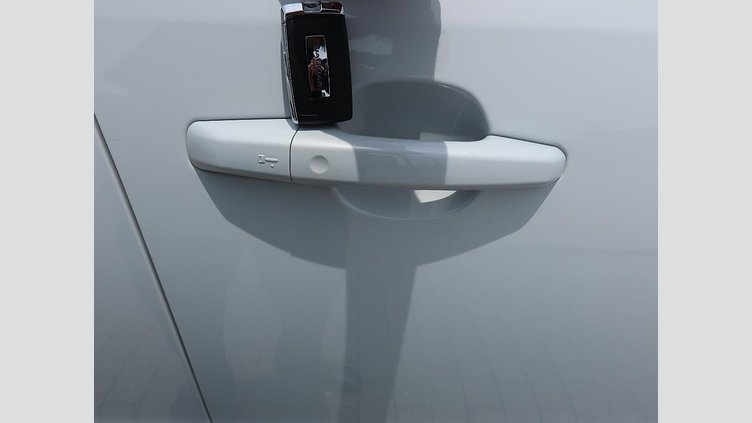 2021 認定中古車 Jaguar F-Pace ユーロンホワイト D200 AWD（オートマチック）MHEV R-DYNAMIC SE