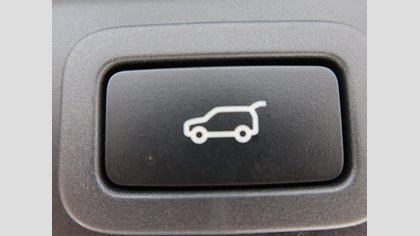 F-Pace 64