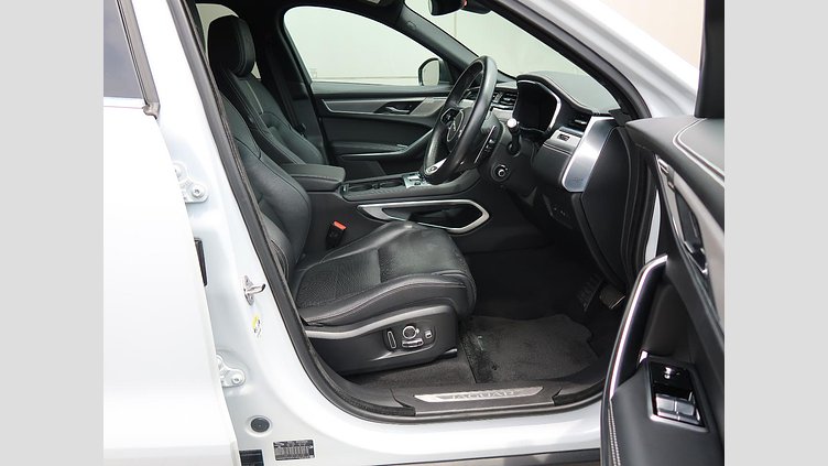2021 認定中古車 Jaguar F-Pace ユーロンホワイト D200 AWD（オートマチック）MHEV R-DYNAMIC SE
