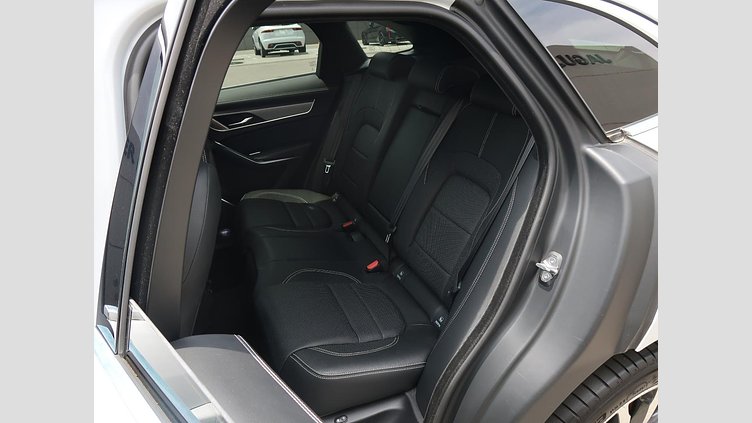 2021 認定中古車 Jaguar F-Pace ユーロンホワイト D200 AWD（オートマチック）MHEV R-DYNAMIC SE