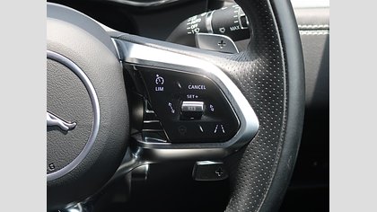 F-Pace 16