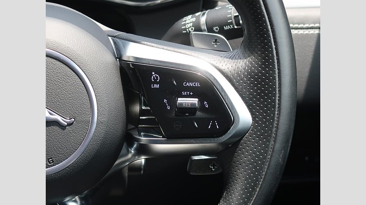 2021 認定中古車 Jaguar F-Pace ユーロンホワイト D200 AWD（オートマチック）MHEV R-DYNAMIC SE