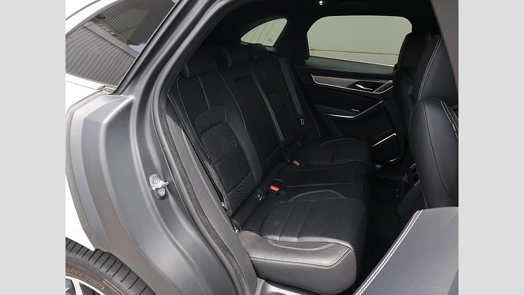 2021 認定中古車 Jaguar F-Pace ユーロンホワイト D200 AWD（オートマチック）MHEV R-DYNAMIC SE