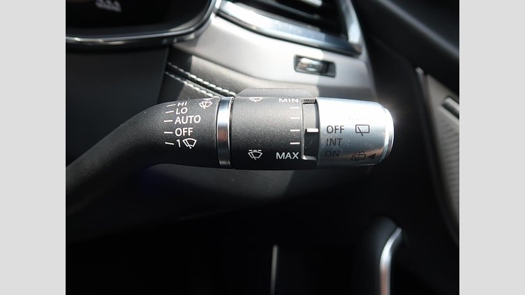 2021 認定中古車 Jaguar F-Pace ユーロンホワイト D200 AWD（オートマチック）MHEV R-DYNAMIC SE