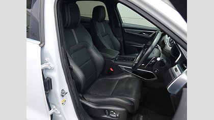 F-Pace 33