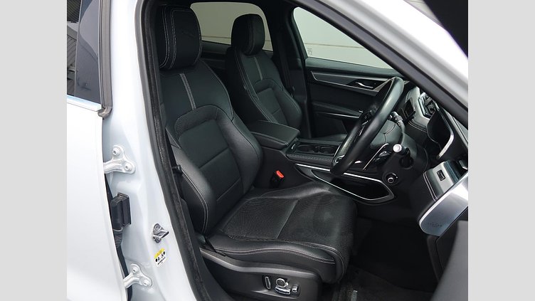 2021 認定中古車 Jaguar F-Pace ユーロンホワイト D200 AWD（オートマチック）MHEV R-DYNAMIC SE