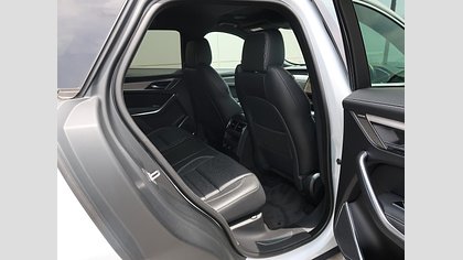F-Pace 32