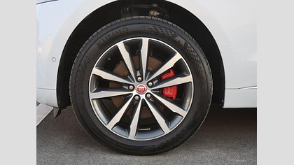F-Pace 59