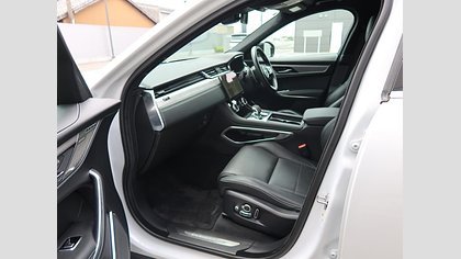F-Pace 37