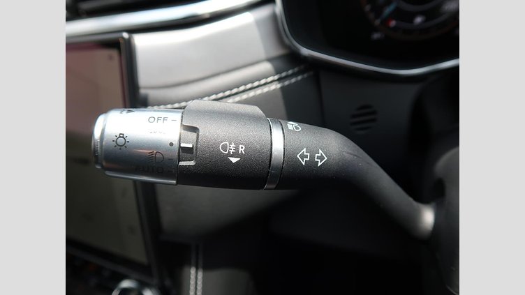 2021 認定中古車 Jaguar F-Pace ユーロンホワイト D200 AWD（オートマチック）MHEV R-DYNAMIC SE