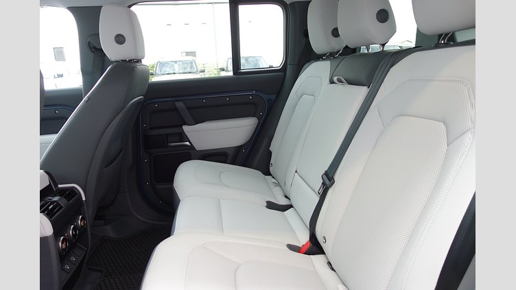 2025 認定中古車 Land Rover Defender 110 タスマンブルー P300 ガソリン X-Dynamic SE