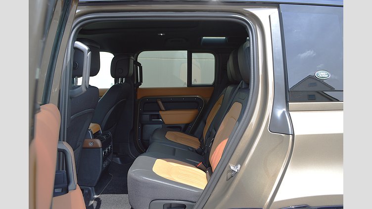 2022 認定中古車 Land Rover Defender 110 ゴンドワナストーン D300 AWD（AT） X