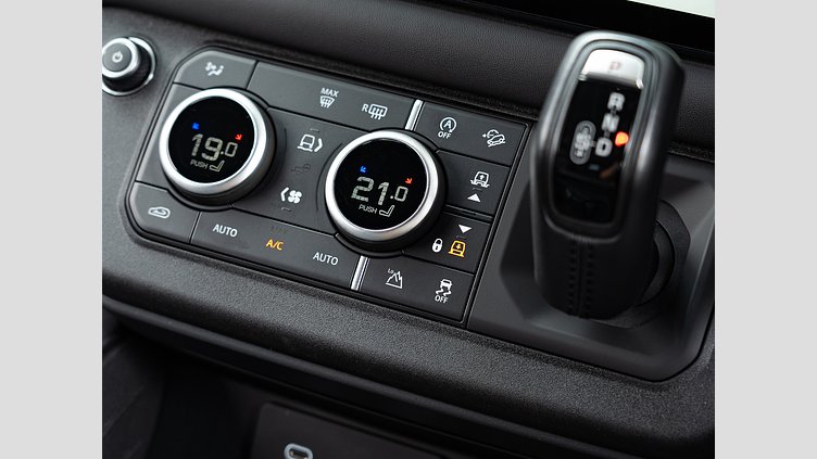 2022 認定中古車 Land Rover Defender 110 サントリーニブラック D300 AWD（AT） X-DYNAMIC HSE　D300　エアサスペンション