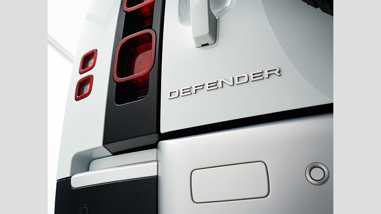 2024 認定中古車 Land Rover Defender 110 フジホワイト D350 ディーゼルマイルドハイブリッド S 　D350　エアサスペンション　