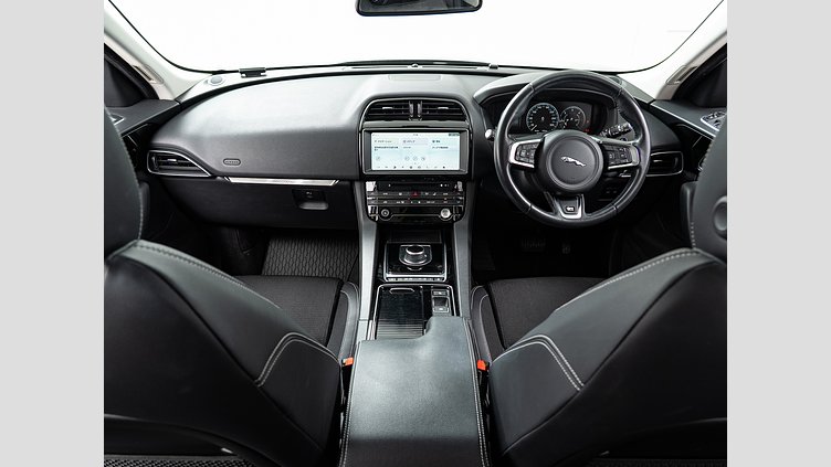 2016 認定中古車 Jaguar F-Pace Santorini Black 2.0Ldiesel Rスポーツ　20d