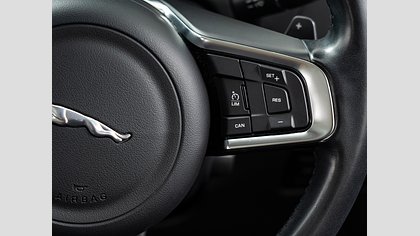 F-Pace 24