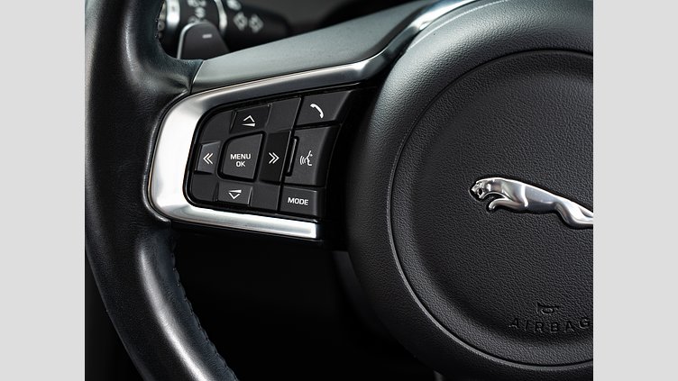 2016 認定中古車 Jaguar F-Pace Santorini Black 2.0Ldiesel Rスポーツ　20d