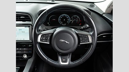 F-Pace 21