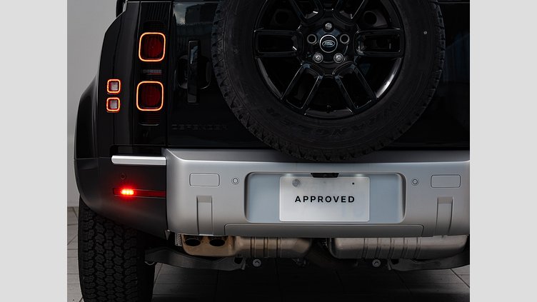 2025 認定中古車 Land Rover Defender 110 サントリーニブラック D350 ディーゼルマイルドハイブリッド S　D350　エアサスペンション