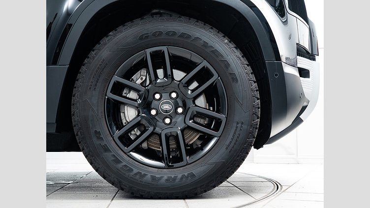 2025 認定中古車 Land Rover Defender 110 サントリーニブラック D350 ディーゼルマイルドハイブリッド S　D350　エアサスペンション