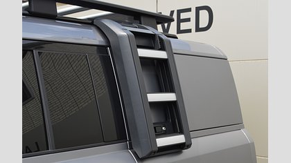 Defender 130 8