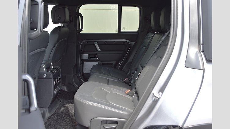 2023 認定中古車 Land Rover Defender 130 アイガーグレイ D300 AWD（AT） OUTBOUND