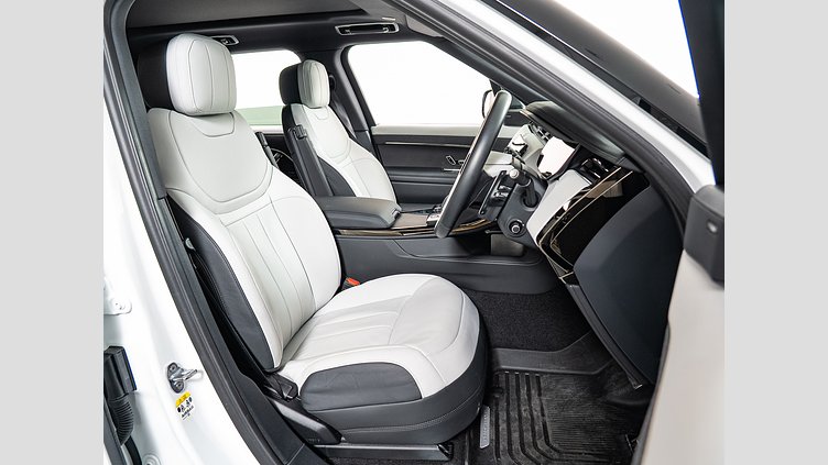 2023 認定中古車 Land Rover Range Rover Sport フジホワイト 3.0リッター6気筒300PSターボチャージドディーゼルMHEV（オートマチック） DYNAMIC HSE