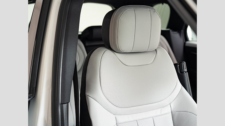 2023 認定中古車 Land Rover Range Rover Sport フジホワイト 3.0リッター6気筒300PSターボチャージドディーゼルMHEV（オートマチック） DYNAMIC HSE