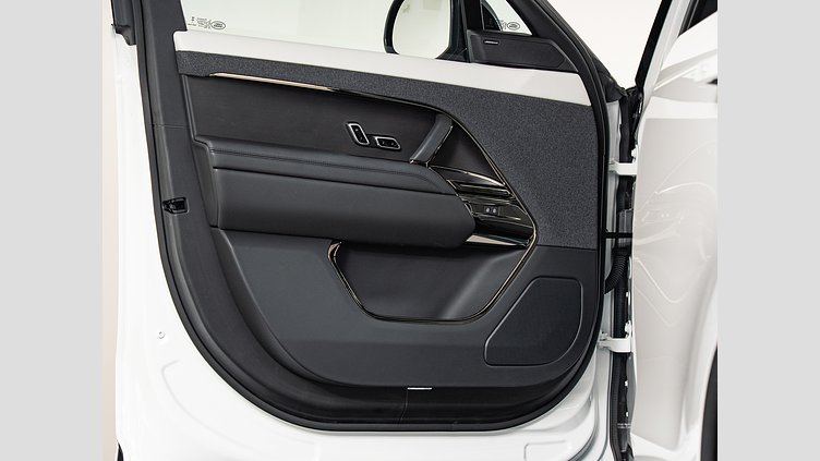 2023 認定中古車 Land Rover Range Rover Sport フジホワイト 3.0リッター6気筒300PSターボチャージドディーゼルMHEV（オートマチック） DYNAMIC HSE