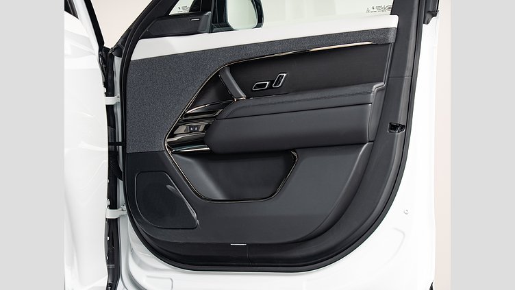 2023 認定中古車 Land Rover Range Rover Sport フジホワイト 3.0リッター6気筒300PSターボチャージドディーゼルMHEV（オートマチック） DYNAMIC HSE