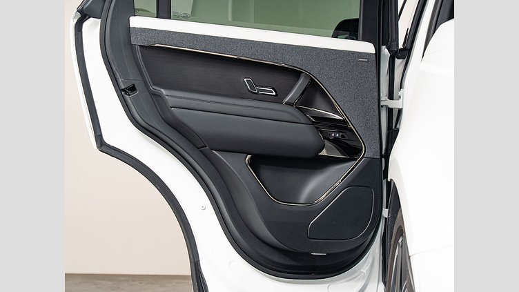 2023 認定中古車 Land Rover Range Rover Sport フジホワイト 3.0リッター6気筒300PSターボチャージドディーゼルMHEV（オートマチック） DYNAMIC HSE