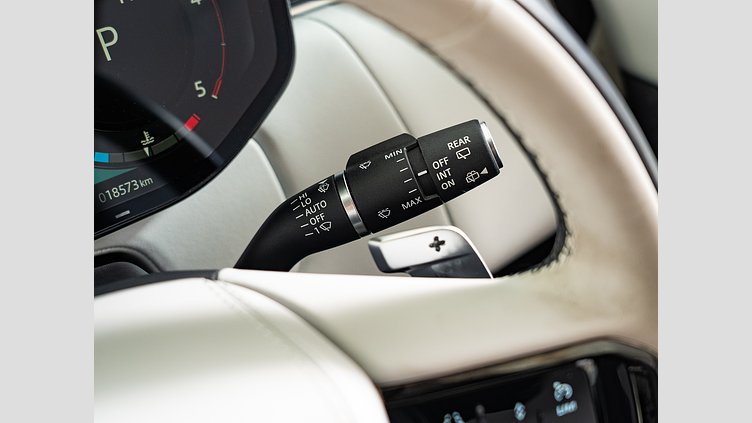 2023 認定中古車 Land Rover Range Rover Sport フジホワイト 3.0リッター6気筒300PSターボチャージドディーゼルMHEV（オートマチック） DYNAMIC HSE
