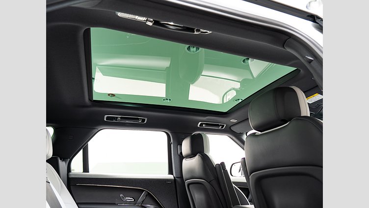 2023 認定中古車 Land Rover Range Rover Sport フジホワイト 3.0リッター6気筒300PSターボチャージドディーゼルMHEV（オートマチック） DYNAMIC HSE