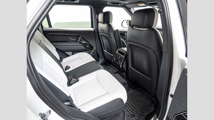 2023 認定中古車 Land Rover Range Rover Sport フジホワイト 3.0リッター6気筒300PSターボチャージドディーゼルMHEV（オートマチック） DYNAMIC HSE