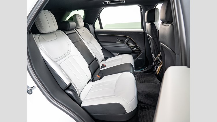 2023 認定中古車 Land Rover Range Rover Sport フジホワイト 3.0リッター6気筒300PSターボチャージドディーゼルMHEV（オートマチック） DYNAMIC HSE
