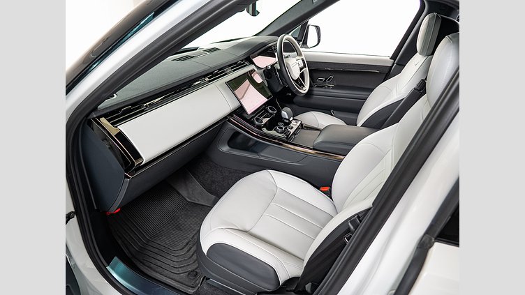 2023 認定中古車 Land Rover Range Rover Sport フジホワイト 3.0リッター6気筒300PSターボチャージドディーゼルMHEV（オートマチック） DYNAMIC HSE
