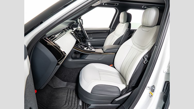 2023 認定中古車 Land Rover Range Rover Sport フジホワイト 3.0リッター6気筒300PSターボチャージドディーゼルMHEV（オートマチック） DYNAMIC HSE
