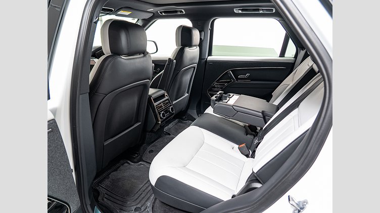 2023 認定中古車 Land Rover Range Rover Sport フジホワイト 3.0リッター6気筒300PSターボチャージドディーゼルMHEV（オートマチック） DYNAMIC HSE