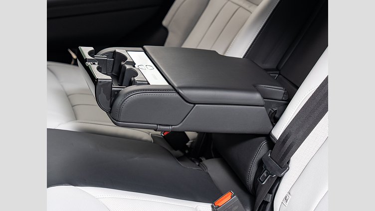 2023 認定中古車 Land Rover Range Rover Sport フジホワイト 3.0リッター6気筒300PSターボチャージドディーゼルMHEV（オートマチック） DYNAMIC HSE