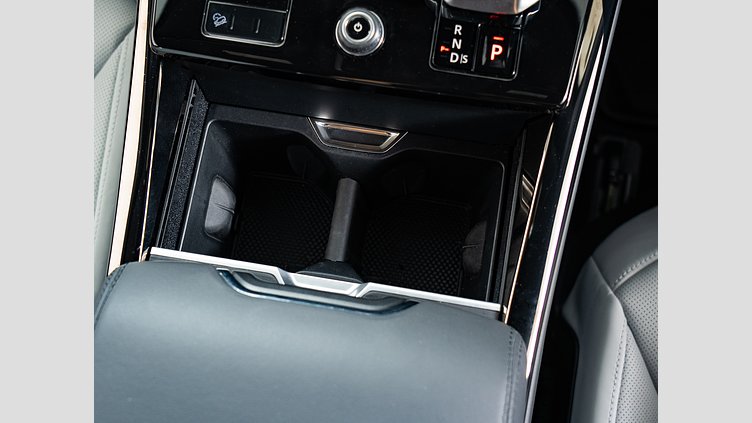 2023 認定中古車 Land Rover Range Rover Sport フジホワイト 3.0リッター6気筒300PSターボチャージドディーゼルMHEV（オートマチック） DYNAMIC HSE